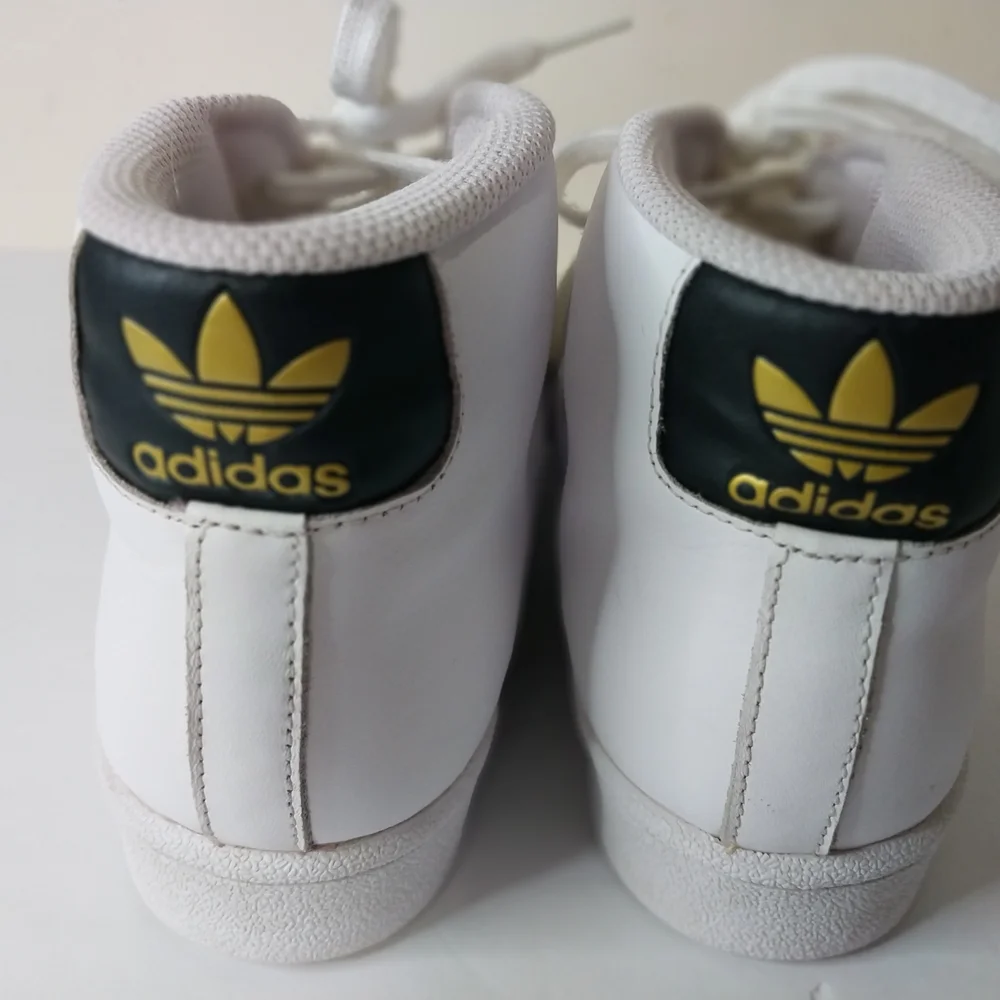 ADIDAS Pro Model Men's Size 5.5 White and Black High-Top Sneakers